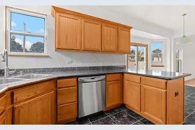 8542 Latrobe Avenue, Burbank, IL 60459 - Photo 10