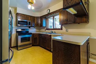 604 Tana Ln, Joliet, IL 60435 - Photo 8