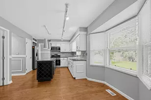 2600 Midland Dr, Naperville, IL 60564 - Photo 8