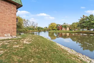 1995 Tall Oaks Dr, Aurora, IL 60505 - Photo 2