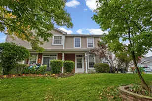 204 Belle Vue Ct, Sugar Grove, IL 60554 - Photo 1