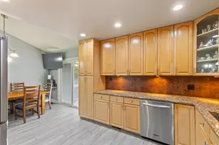 850 Silverwood Ct, Lake Zurich, IL 60047 - Photo 6