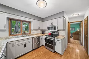 808 Lyndhurst Ct, Naperville, IL 60563 - Photo 12