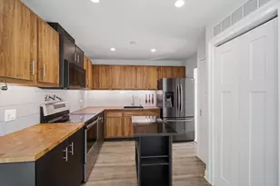 7032 Emerson St, Morton Grove, IL 60053 - Photo 8