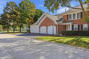 513 Green Bridge Ln, Prospect Heights, IL 60070 - Photo 2