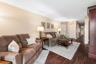 818 Butternut Ln, Mount Prospect, IL 60056 - Photo 4