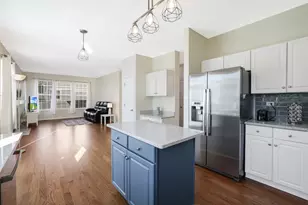935 Concord Cir, Mundelein, IL 60060 - Photo 10