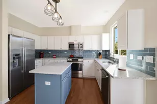 935 Concord Cir, Mundelein, IL 60060 - Photo 12