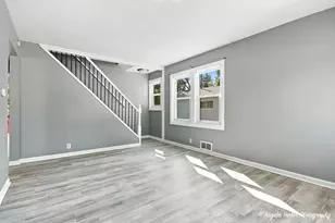 1621 Round Lake Dr, Round Lake Beach, IL 60073 - Photo 6