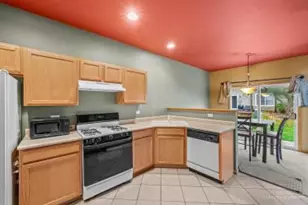 289 Nicole Dr, South Elgin, IL 60177 - Photo 8
