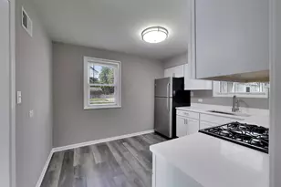902 E Rockland Rd, Libertyville, IL 60048 - Photo 6