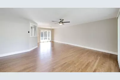 655 Thornwood Drive, Buffalo Grove, IL 60089 - Photo 2