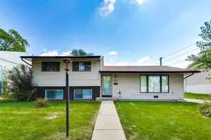 655 Thornwood Dr, Buffalo Grove, IL 60089 - Photo 1