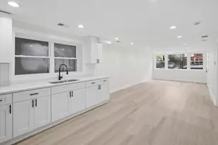7914 S Essex Ave, Chicago, IL 60617 - Photo 10