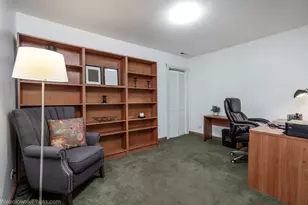 290 Hawthorn Ln, Hoffman Estates, IL 60169 - Photo 18