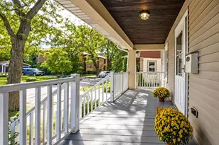 198 W Quincy St, Riverside, IL 60546 - Photo 2