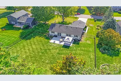 1418 Torrey Trail, Johnsburg, IL 60051 - Photo 10