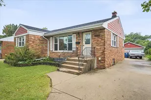 1372 S 6th Ave, Des Plaines, IL 60018 - Photo 2