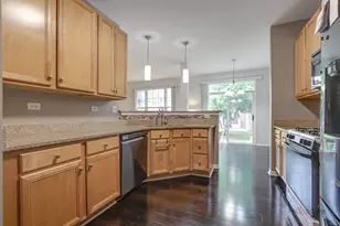 467 Pine Lake Cir, Vernon Hills, IL 60061 - Photo 22