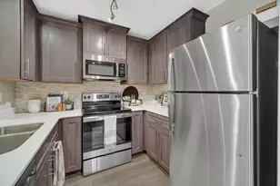 382 Haydn Ct, Wheaton, IL 60189 - Photo 8