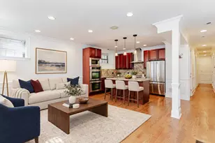 842 W Belle Plaine Ave, Chicago, IL 60613 - Photo 2