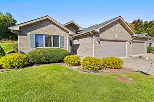 9 Hilgert Ct, Grant Park, IL 60940 - Photo 2