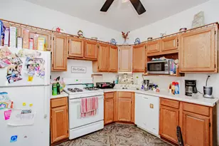 4923 W Cullom Ave, Chicago, IL 60641 - Photo 16