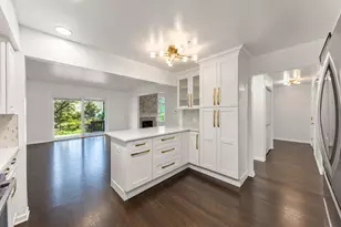 11124 Indian Woods Dr, Indian Head Park, IL 60525 - Photo 12