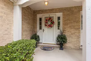 11124 Indian Woods Dr, Indian Head Park, IL 60525 - Photo 2