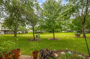 347 Gladstone Ln, Elgin, IL 60120 - Photo 38