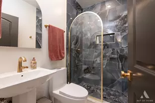 909 W Roscoe St, Chicago, IL 60657 - Photo 36