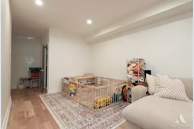 909 W Roscoe Street #1, Chicago, IL 60657 - Photo 32