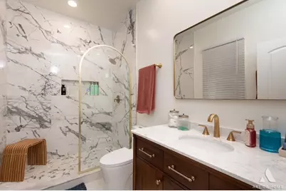 909 W Roscoe Street #1, Chicago, IL 60657 - Photo 22