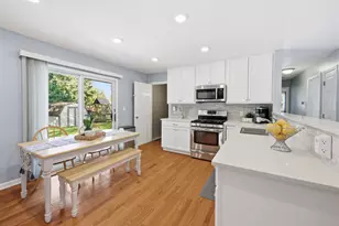 1687 S Green Meadows Blvd, Streamwood, IL 60107 - Photo 6