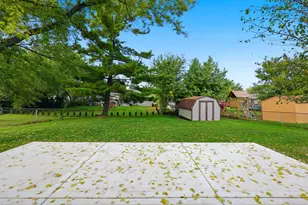 1687 S Green Meadows Blvd, Streamwood, IL 60107 - Photo 24