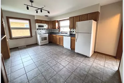 690 N Michigan Street, Elmhurst, IL 60126 - Photo 4