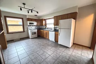 690 N Michigan St, Elmhurst, IL 60126 - Photo 4