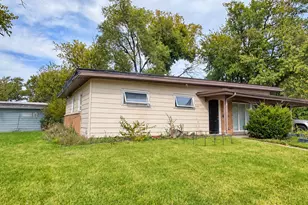 204 Shabbona Dr, Park Forest, IL 60466 - Photo 1