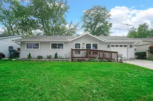 741 Surrey Dr, Streamwood, IL 60107 - Photo 2