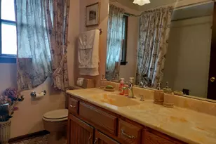 7801 Surrey Dr, Darien, IL 60561 - Photo 14
