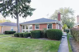 4440 Palma Pl, Skokie, IL 60076 - Photo 2