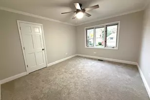1016 Liberty Dr, Naperville, IL 60540 - Photo 28