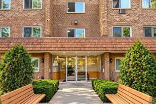 10373 Dearlove Rd, Glenview, IL 60025 - Photo 2