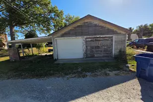 126 S Hickory St, Centralia, IL 62801 - Photo 6