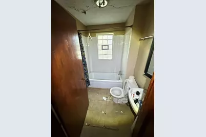 11625 S Yale Avenue, Chicago, IL 60628 - Photo 8