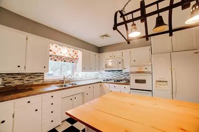 910 S 4th Street, Watseka, IL 60970 - Photo 6