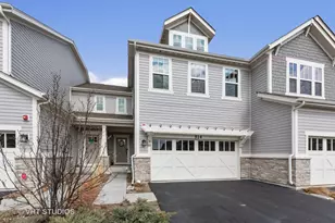 514 Pershing Ct, Barrington, IL 60010 - Photo 1