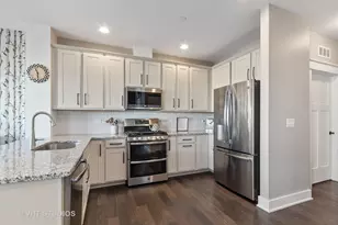 514 Pershing Ct, Barrington, IL 60010 - Photo 8