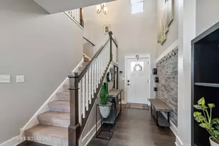 514 Pershing Ct, Barrington, IL 60010 - Photo 2