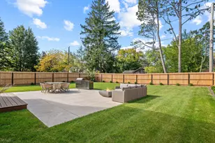 566 Earl Dr, Northfield, IL 60093 - Photo 38